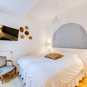 Romantic Escape And Wellness At Miss Tinguett In Bruges