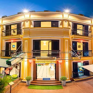 Golden River Otel